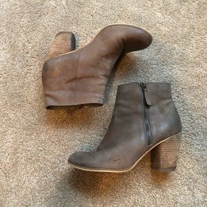 Nordstrom BP brown/tan booties size 8.5